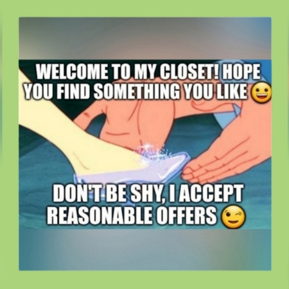 Eight Olive Green Leafy Design Table Napkins 16" x 16" - Picture 8 of 8